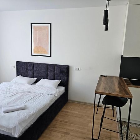 Nyvky Like Home - Studio - Apt 35 Kiev Esterno foto