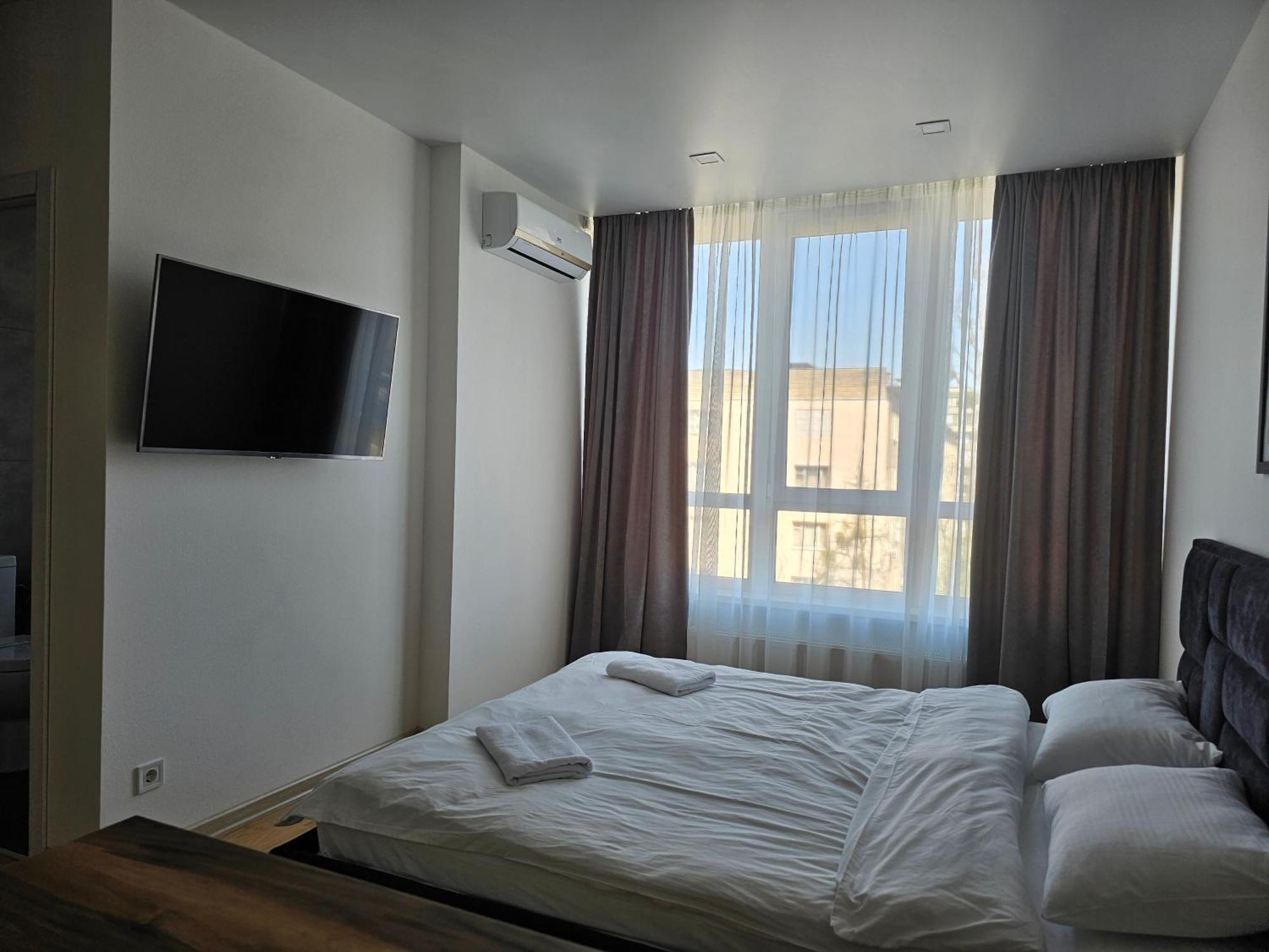 Nyvky Like Home - Studio - Apt 35 Kiev Esterno foto